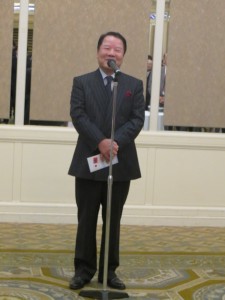 歓迎のあいさつをする日本中華聯合総会・詹徳薫名誉会長