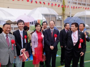 左起參議院議員大江康弘、東京留日同學會會長張騰元、駐日代表處沈斯淳賢伉儷