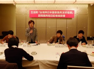 立法委員尤美女(左二)針對人權問題，和日本國會與智庫多做交流溝通