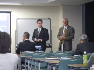 工藤俊洋先生(左)毫不客氣地指出，台灣是洗腎率最高的國家