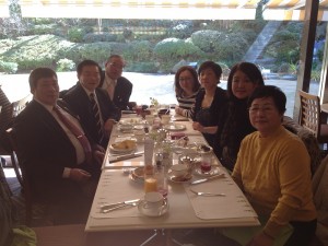 陳節如立委(右一)和黃文玲立委(右三)邀請東京僑團代表進行早餐會議