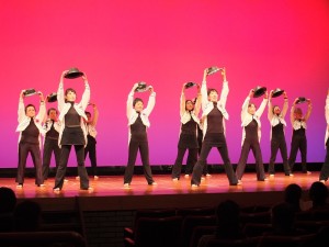 「韻律體操若竹會」包括年過80歲的成員,也賣力跳舞演出
