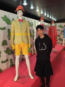 台灣設計師謝仁欣，獲得紡拓會時裝設計新人獎後，便被日本「Ｈ﹒Ｐ﹒Ｆｒａｎｃｅ」集團簽下，成為旗下設計師一員