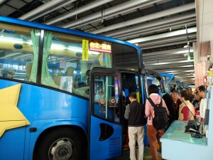 昼夜問わず高頻度で運行される高速バスは台湾の重要な移動手段
