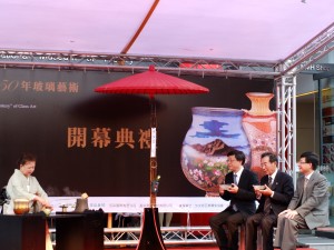 セレモニーでは茶道裏千家教授の佐々木宗慶氏によって抹茶が振る舞われた。