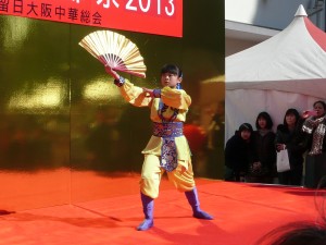 大阪中華學校舞蹈社同學表演『鐵扇雄風』