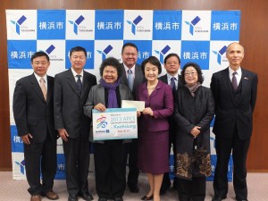 高雄市長陳菊(左三)邀請橫濱市長林文子(右三),參加9月份在高雄舉辦的亞太城市高峰會