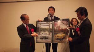般財團法人拉力日本代表理事小林雄介(中),表示將有近百台老爺車到台灣進行拉力環島之旅