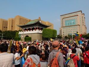 景福門與遊行隊伍