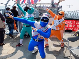 昨年、台湾メディアの注目を集めたゴミ拾いレンジャーも颯爽と登場