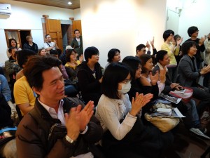 多くの観客が集まった会場