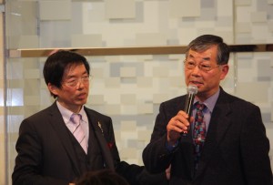 日本中華連合総会毛利友次会長(右)
