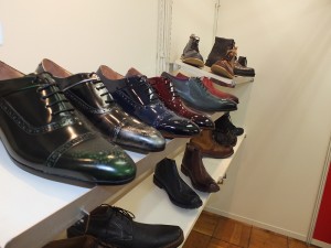 采珈貿易則以流行款的男鞋設計，贏得日本客戶青睞