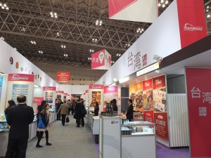台灣館內有百家廠商參加