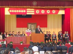 東京中華學校校長劉劍城勉勵學子能持續不斷學習