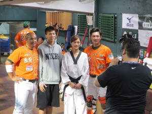 試合前、ベンチの様子
