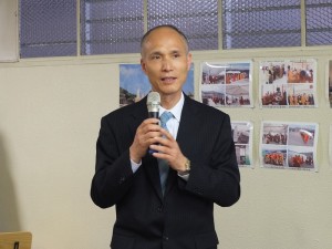 駐橫濱辦事處處長李明宗,全程仔細聆聽佛學