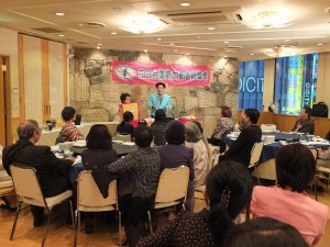 主辦單位邀請到「友擴動幸會」的魔術師到現場表演