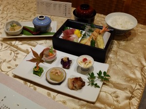 懐石「彩楽箱」