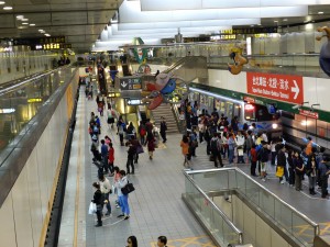 淡水線と中和新蘆線の乗換駅である古亭駅。