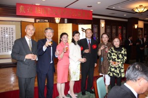 沈斯淳代表を囲んで