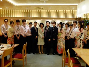 神楽家そごう台北忠孝店スタッフ。