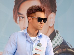 中国でのコンサートを終えたばかりのショウ・ルオ。この日も中国からの帰国後すぐ会場へ駆けつけた