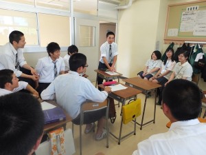 南崁高中的同學參加國語課和日本同學分享台灣校園生活