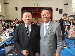 僑務組組長趙雲華(右)和台灣同鄉會會長蘇成宗(左)皆受邀出席東京中華學校迎新園遊會