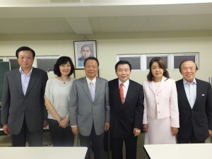 圖左起為:副會長賴浩昇、尹世玲、僑務組組長趙雲華、台灣同鄉會會長蘇成宗、副會長曾鳳蘭、邱泱棟