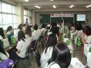 平成25年5月14日には、台湾桃園縣南崁高級中学の生徒37人、校長先生ほか先生方と添乗員の合計4人、全合計41人が市立川口高校を訪問