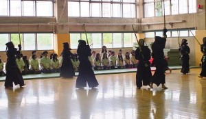 木田一彥校長特別安排南崁高中的學生參觀劍道部的練習