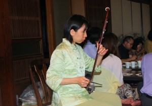 林悦子さんによる恒例の二胡演奏