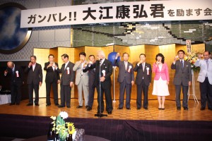 乾杯の音頭は、東京国際大学倉田信靖理事長・総長が取った