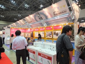 台灣展出由教育用品工業同業公會領軍,帶領台灣廠商參展