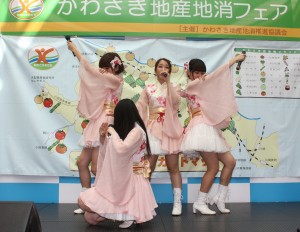 2曲(「川崎純情音頭」「次世代アイドル革命!!」)を熱唱