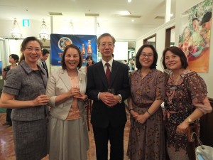 山梨台灣總會也不辭千里遠來參加送別會,與羅坤燦副代表合影
