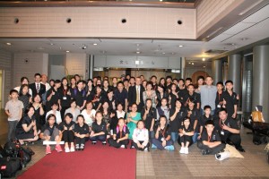 群馬台灣總會成員和參與演出的學生們合影