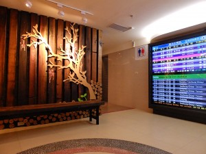 トイレのエントランスも既存のものとは異なったデザイン