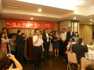 大阪辦事處全體同仁合唱『祝你幸福』 歡送黃處長伉儷