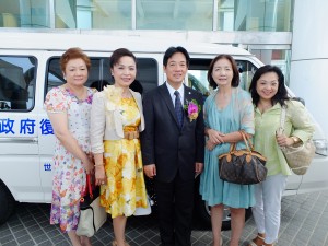 (左から)世華総会日本分会河維寧副会長、日本分会謝美香会長、頼清徳台南市長、新垣順子副会長、張綵瑄執行長