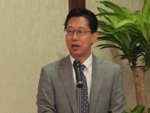日本交流協會總務部長小松道彥出席記者會