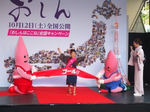 上戶彩特地在終點等待巡迴19個都道府縣,進行宣傳的濱田茲音抵達最後一站東京