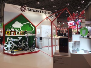 「台灣精品」攤位上聚集獲得台灣精品獎的商品和台灣百大企業推出的商品