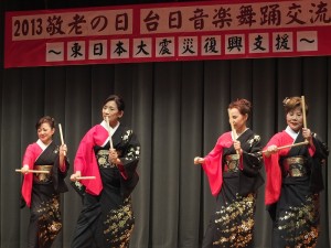 對日本文化有興趣的台灣婦女，一起表演日本舞蹈