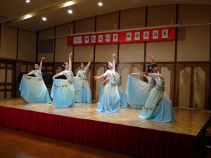 大阪中華學校舞蹈社 表演 孔雀舞