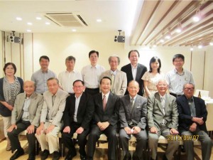 後排左:詹 秀娟(中國語文學會會長)、王鴻鳴秘書、林 敬三、丁鴻田、周 義敦、黄國光、張佩茹、黄銀山、 前排左:蔡柱國、林國安、張銀漢(留日大學教師聯誼會會長)、林文通組長、劉 得寛、周子秋(國建會日本聯誼會會長)、黄燕清。