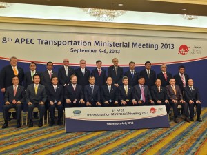 此次出席ＡＰＥＣ運輸部長會議包括日本、台灣、新加坡、馬來西亞、韓國、中國等共２１個經濟體成員（圖前排左５為交通部長葉匡時、左６為日本國土交通大臣太田昭宏）