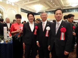 大阪政要與蔡處長伉儷合影