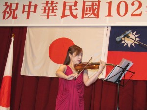 沖繩小提琴家西川裕梨子演奏
